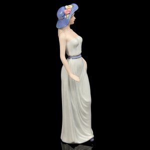 Сувенир керамика "Девушка в белом платье в шляпке с цветами" 30х8,5х6,5 см