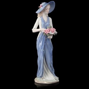 Сувенир керамика "Девушка в голубом платье и в шляпе с розами в руках" 30,5х11х10 см