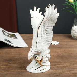Сувенир керамика "Орёл на охоте" белый с золотом 25х12.5х15 см