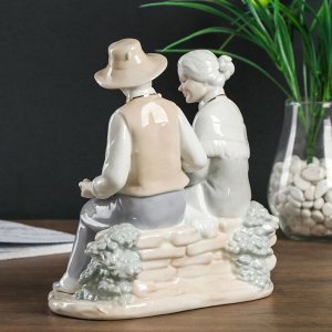 Сувенир керамика "Дедушка с бабушкой на лавочке с пёсиком" 22,5х12х21 см