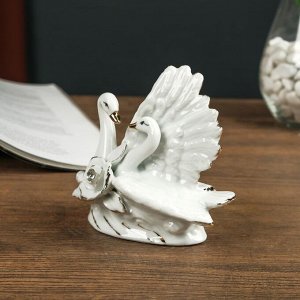 Сувенир керамика "Ухаживания лебедей" белый, страза 11,3х11,5х7,8 см