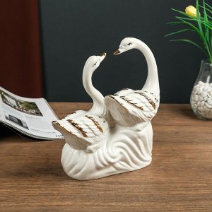 Сувенир керамика "Семейство лебедей на волне" белые 21х10х22 см