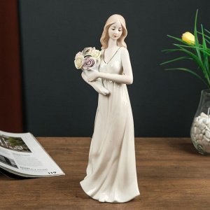 Сувенир керамика "Девушка в белом платье с букетом роз" 30х9,5х11 см