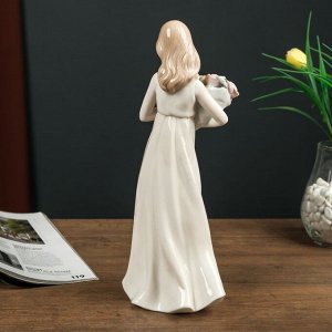 Сувенир керамика "Девушка в белом платье с букетом роз" 30х9,5х11 см
