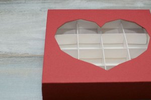 Коробка на 16 конфет «Рубиновое сердце» Красная 18х18х3,5 см