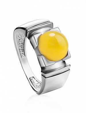 Стильное кольцо из серебра с янтарём медового цвета «Рондо»