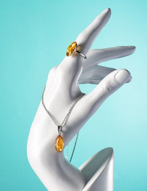 Изящное серебряное кольцо с натуральным золотисто-коньячным янтарём «Амарант»