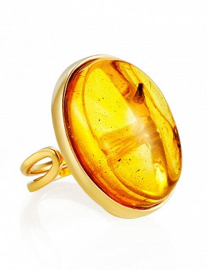 Крупное объёмное кольцо из янтаря с инклюзом мушки «Клио», 010001045