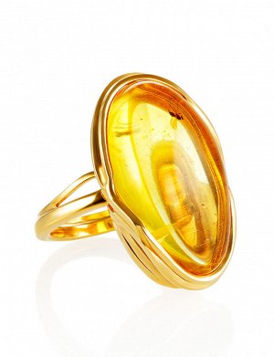 Объёмное позолоченное кольцо с янтарём с инклюзом «Клио», 010001053