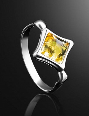 Нежное кольцо из серебра со вставкой из натурального балтийского лимонного янтаря «Вега»