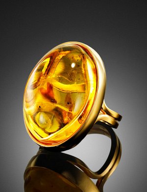 Позолоченное кольцо с натуральным янтарём с инклюзом «Клио», 010001056