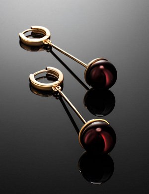 Необычные серьги из тёмно-вишнёвого янтаря и серебра с позолотой «Париж», 010101117