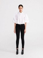 Джинсы slim fit с карманами