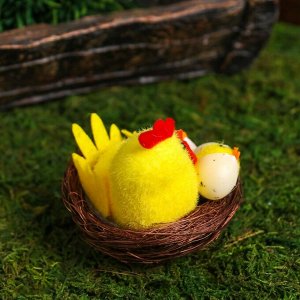 Сувенир пасхальный "Петушок с цыплятами в гнезде" 7х7х7 см