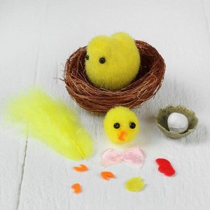 Набор для создания пасхального сувенира «Птенчик и курочка в корзине»
