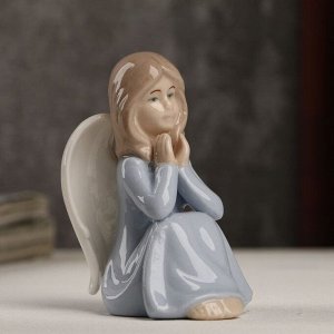 Сувенир керамика "Девушка-ангел в голубом платье призадумалась" 8х5х5,5 см
