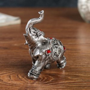 Сувенир полистоун "Серебристый слон в попоне с рубинами" 10х5.5х10 см