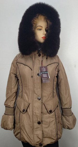 Куртка Куртка теплая, натуральный мех на капюшоне, отстегивается.
Капюшон не отстегивается.