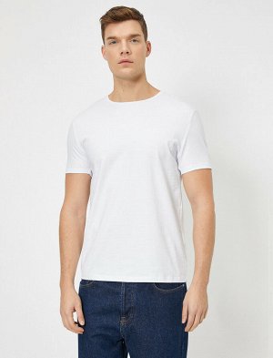 Футболки Материал: %95 хлопок, %5 эластан Параметры модели: рост: 188 cm, грудь: 99, талия: 75, бедра: 95 Надет размер: L