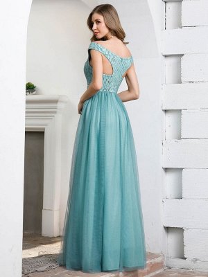Романтичное длинное платье бирюзового цвета с пайетками.