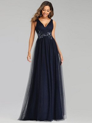Элегантное длинное  вечернее темно-синее платье с глубоким V-образным вырезом и вышивкой