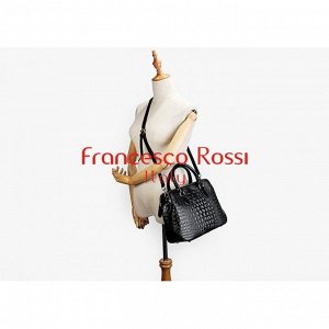Solon Элегантная женская сумочка с классическим дизайном, изготовленная из кожи, имитирующей крокодиловую, выгодно дополнит стильный образ. Модель имеет две объемные ручки и оснащена и изящным, регули