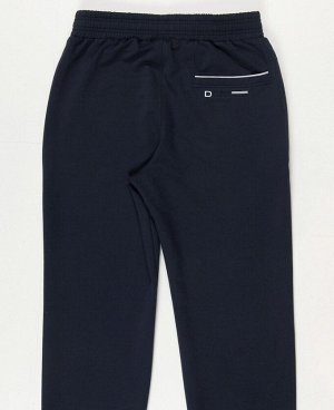 Спорт Брюки ERD
Мужские брюки, два боковых кармана на молниях, задний карман, широкая эластичная резинка на поясе + фиксирующий шнурок, низ брюк на манжетах, элементы дизайна - вышивка. Фабричное прои