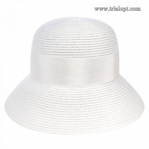 Шляпа Ширина поля:  9,5-4,5 см.
Диаметр шляпы:  29 см.
Высота тульи:  10 см.
Аксессуар:  лента.
Детали:  моделируемое поле.