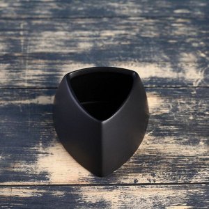 Кашпо керамическое "Треугольник" черное 8*8*6 см