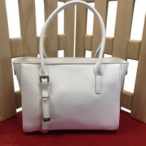 Классическая сумка Factor_Di из дорогой натуральной кожи белого цвета.