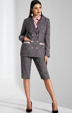 костюм Комплектация:   Жакет, блузка, шорты.

Современный комплект  в  стиле «CASUAL»  отлично впишется в офисный «Dress-Code»  подчеркнет ваш  индивидуальный стиль.  Двубортный жакет  прямого силуэта