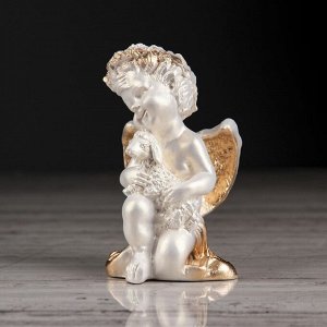 Статуэтка "Ангел с барашком". цвет перламутровый. декор золотистый. 8 см