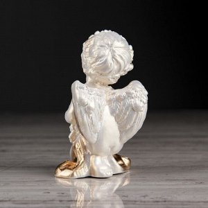 Статуэтка "Ангел с барашком", цвет перламутровый, декор золотистый, 8 см