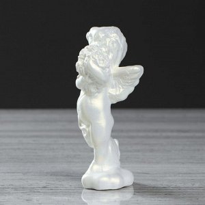 Статуэтка "Ангел с букетом". цвет перламутровый. 12.5 см