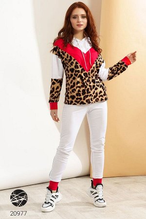 Спортивный костюм с леопардовым принтом