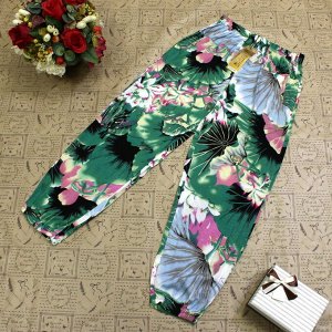 Рост 160-170. Размер 42-48. Легкие летние штаны Bali из бамбукового волокна с оригинальным принтом.