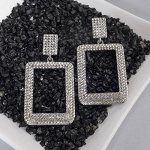 Серьги висячие со стразами &quot;Шедевр&quot;, цвет белый в серебре