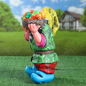 Садовая фигура "Гном с овощами", разноцветный, 37 см, микс