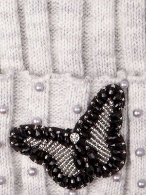 Шапка вязаная женская с помпоном, лапша, на отвороте бусины и  бабочка из бисера, светло-серый