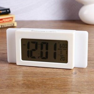 Часы-будильник электронные, с подсветкой, температура, дата, батарея 3ААА, 17х4х7 см, белые