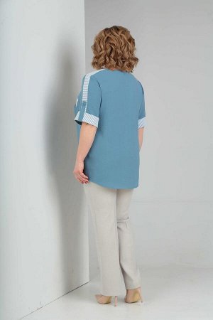 Блузка П/э 64%, виск 33%, п/у 3% Рост: 164 см. блуза из блузочной ткани .Блуза голубого цвета,а в качестве отделки используется ткань в полоску, из которой выполнена планка, нагрудные клапаны и отложн