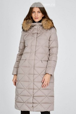 Женское пальто текстильное на натуральном пуху с отделкой мехом енота