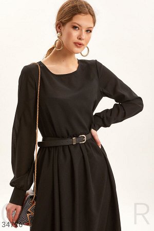 Лаконичное черное платье
