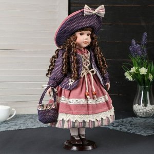 Кукла коллекционная керамика "Катерина в платье цвета охра, в шляпке и с сумкой" 40 см