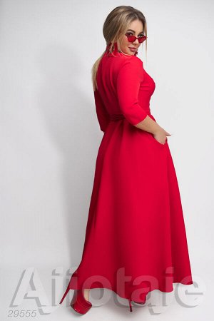 Платье в пол с запахом красного цвета