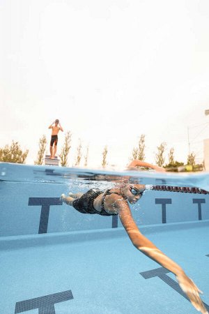 Гидрокостюм для соревнований по плаванию (одобрен FINA) для девочек оранж. черн. NABAIJI