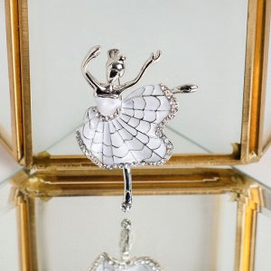 Брошь "Балерина", цвет белый в серебре