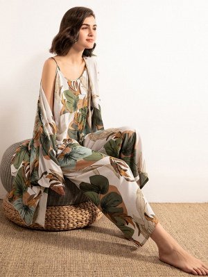 Пижама с лиственным принтом и халатом