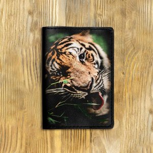 Обложка на паспорт "Крупный тигр", черная