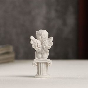 Фигурка полистоун «Белоснежный ангелочек на колонне», 5.5x2.4x2.6 см